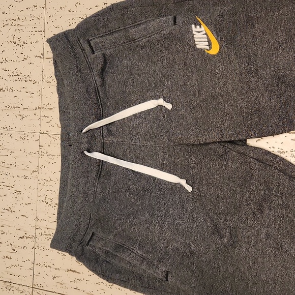 Nike Embroidered Jogger Sweatpants - Picture 4 of 7